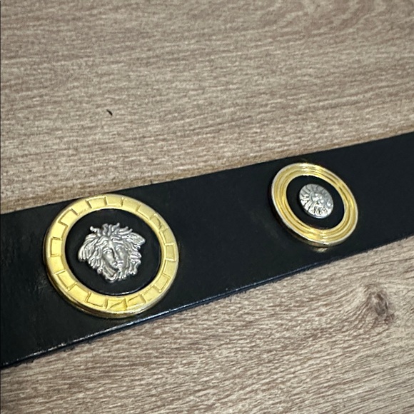 Versace Vintage Medusa Black Leather Gold Accents Belt - Picture 3 of 9